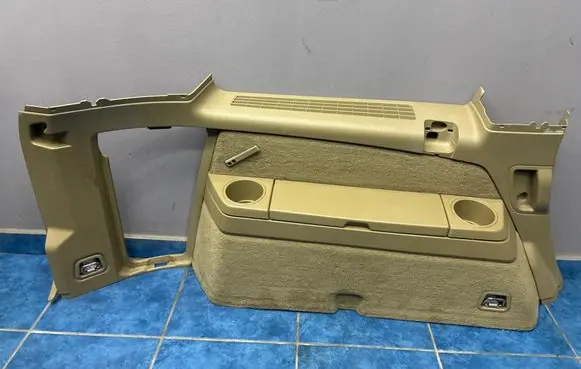 Trunk/boot lower side trim panel