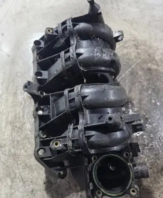 Volkswagen Polo III 6N 6N2 6NF Intake manifold 036129711