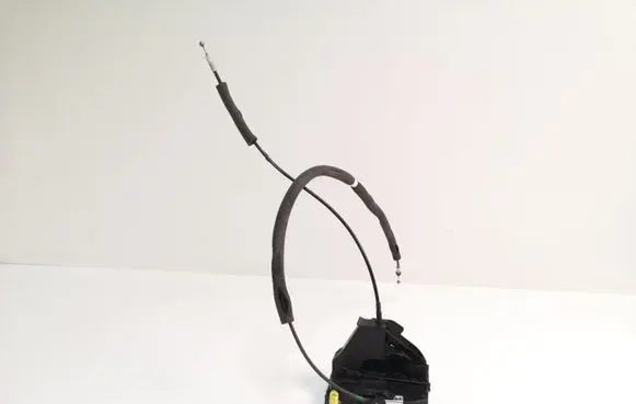 Nissan Juke I F15 Front door lock