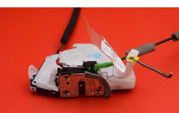 Nissan Qashqai Front door lock 805016UA0A