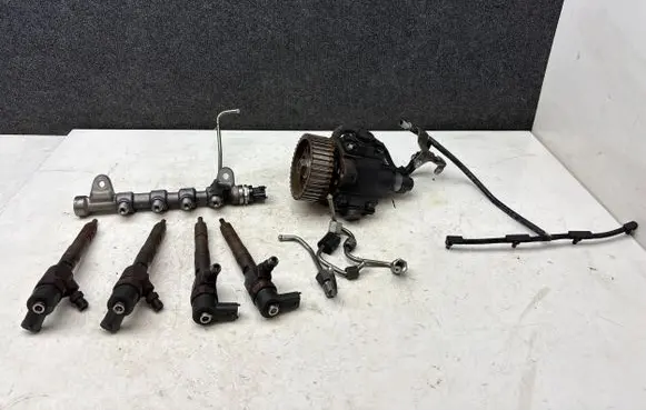 Opel Insignia A Fuel injectors set 55571005