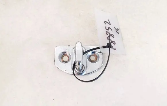 Renault Clio IV Rear door lock loop/hook striker 