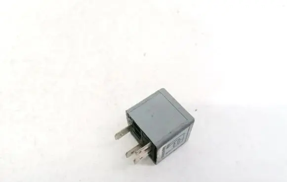 Volkswagen Golf III Other relay 1j0906381a v23134-b63-x396