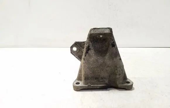Engine mounting bracket