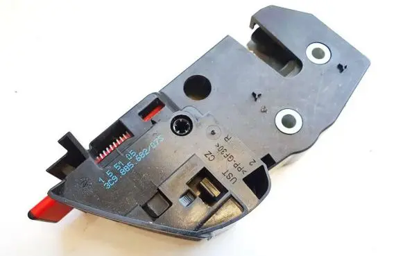 Volkswagen PASSAT B6 Seat back rest lock catch 3c9885682