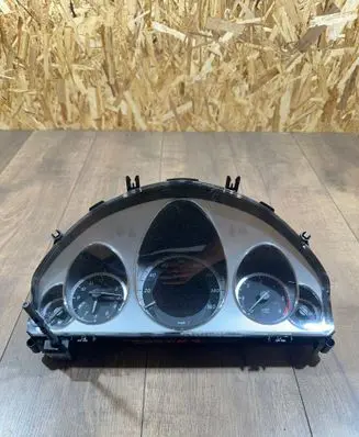 Mercedes-Benz E C207 W207 Speedometer (instrument cluster) A2129001814 2049022903