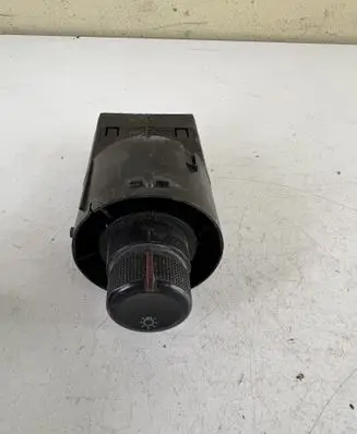 Seat Ibiza III (6L) Light switch 04062032