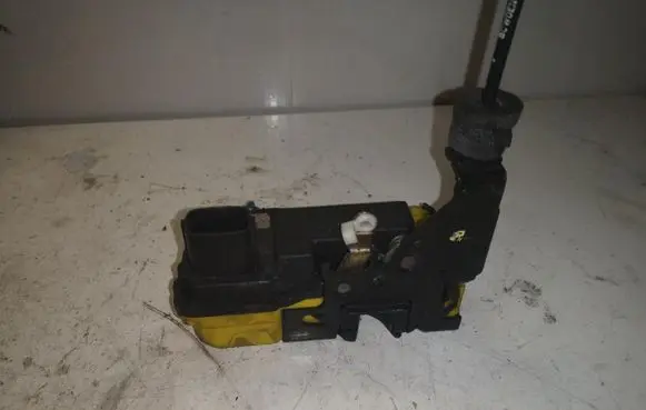 Volvo V70 Rear door lock 9485304 A1477