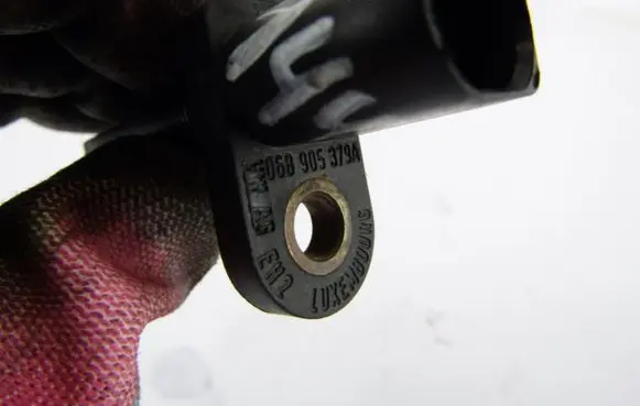 Volkswagen Touran I Intake air temperature sensor 068905379A