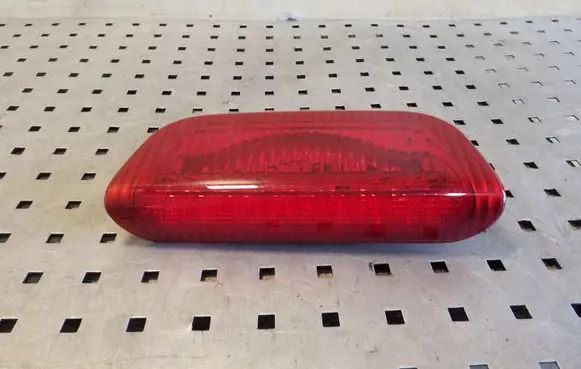 Nissan Juke I F15 Third/center stoplight