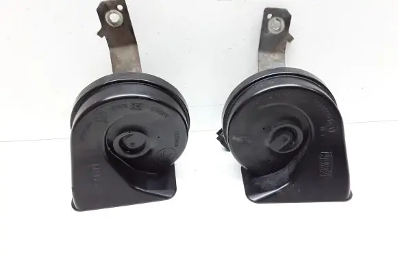 Volvo V70 Horn signal 08635072 08635071