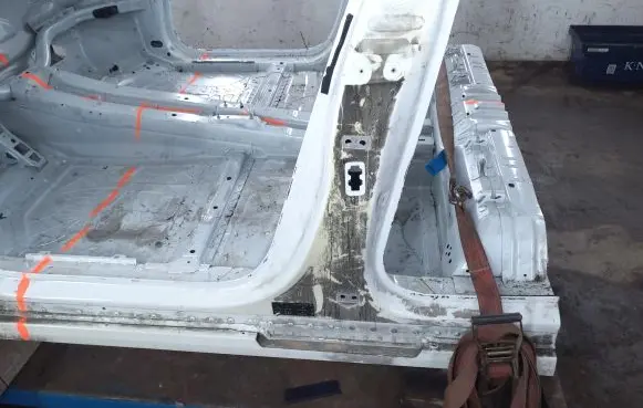 Porsche Taycan 9J1 Pillar (middle) 
