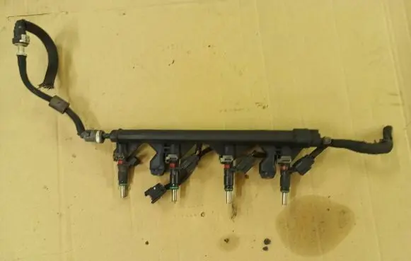 Citroen C4 I Fuel injectors set v7575645