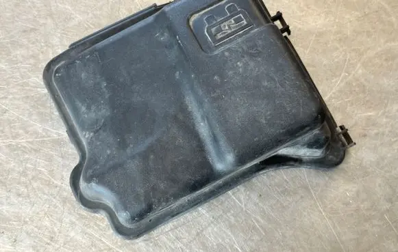 Peugeot 207 Fuse box cover 9657287180