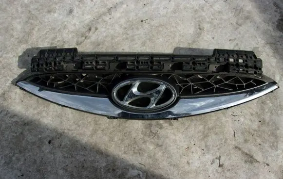 Hyundai ix20 Front bumper upper radiator grill