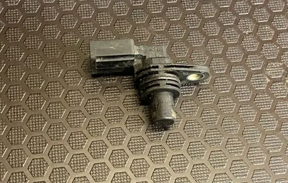 Volkswagen Golf IV Camshaft position sensor 036907601B
