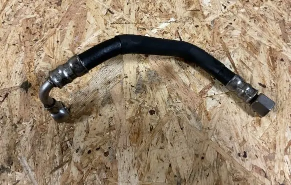 Volkswagen Touareg I Engine coolant pipe/hose