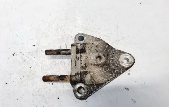 Engine mounting bracket