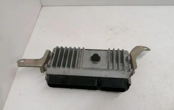 Toyota Yaris Engine control unit/module 896610U170 MB2762002452 2762002452