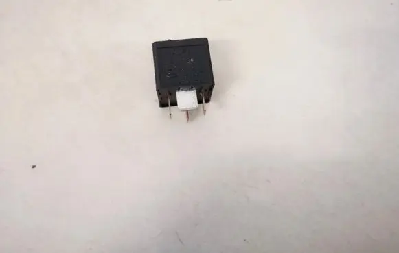 BMW 5 E60 E61 Other relay 61366901469 v23136-j6-x48