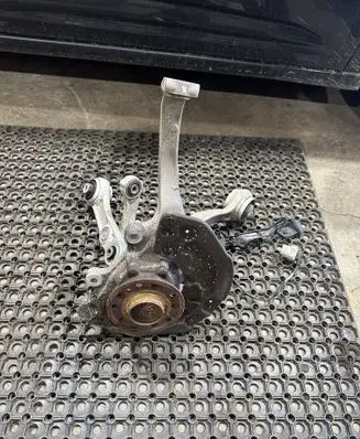 Mercedes-Benz E W213 Front wheel hub spindle knuckle A2133324800 20514RE