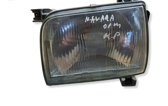 Nissan Navara D22 Headlight/headlamp 11024717