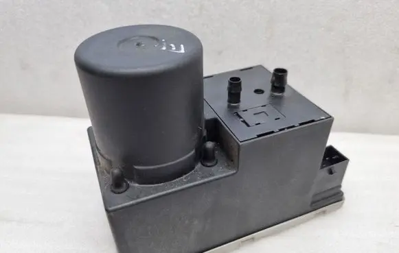 Audi A4 S4 B5 8D Central locking motor 8L0862257E