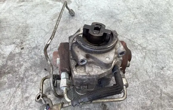 Toyota Avensis T250 Fuel injection high pressure pump 221000R010