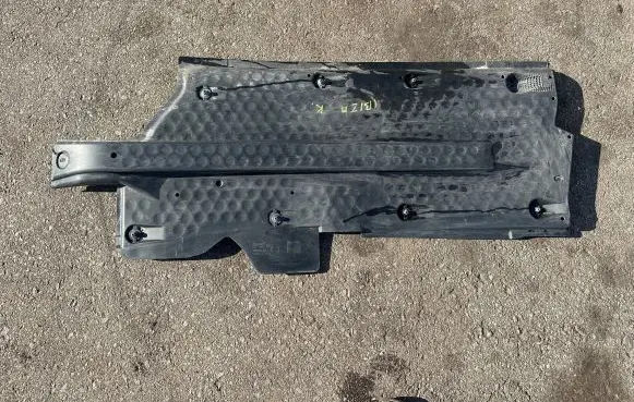 Seat Ibiza IV (6J,6P) Engine splash shield/under tray 6Q0825201G
