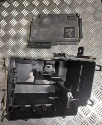 Opel Vivaro Fuse box cover 248121532R 2994000 93452999