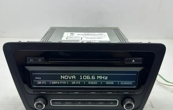 Skoda Rapid (NH) Radio/CD/DVD/GPS head unit 5J0035161E SWING