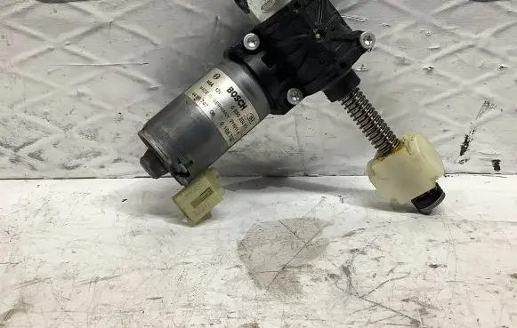 BMW 5 F10 F11 Seat adjustment motor 9168762 0390204071