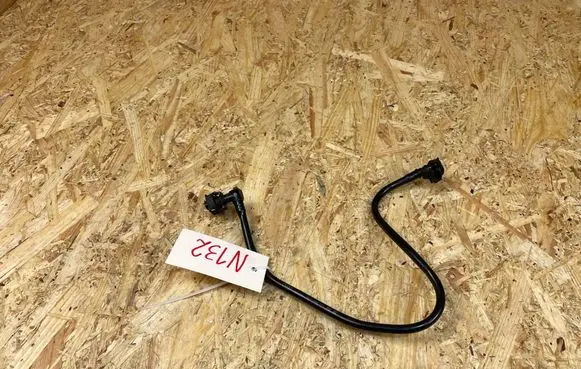 Engine coolant pipe/hose