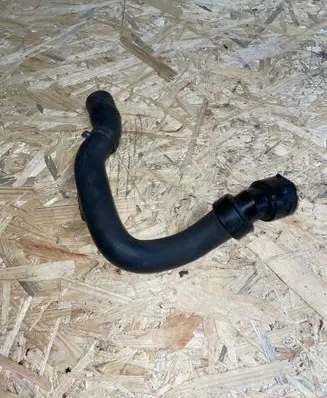 Engine coolant pipe/hose