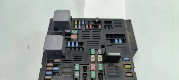 Volvo S90, V90 Relay mounting block 31473772