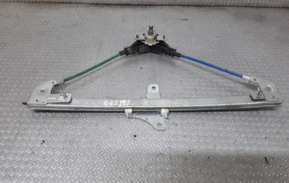 Rear door manual window regulator