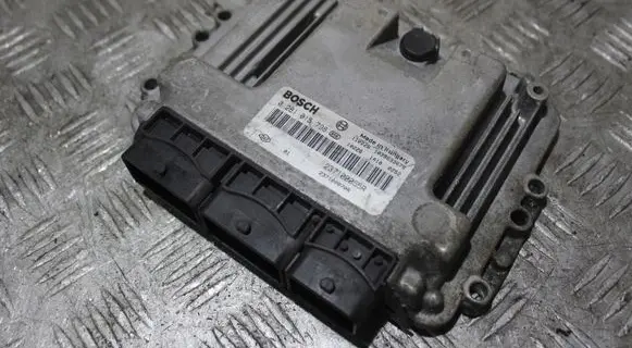 Renault Megane III Engine control unit/module 0281015798