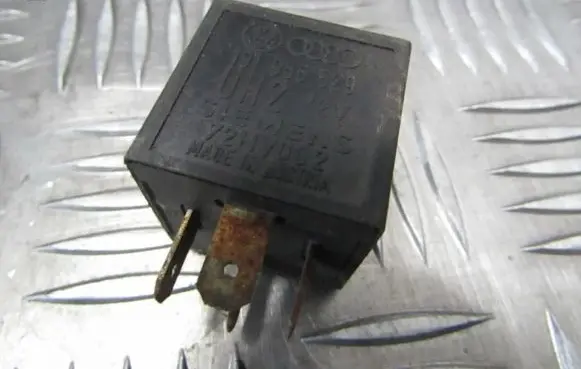 Volkswagen Golf II Other relay 191955529