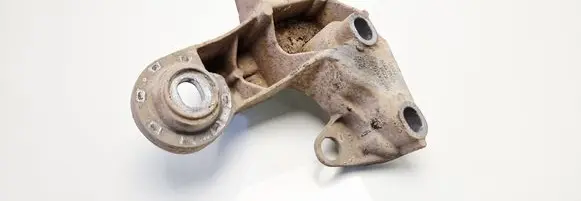 Volkswagen PASSAT B5 Engine mounting bracket 8D0199352H