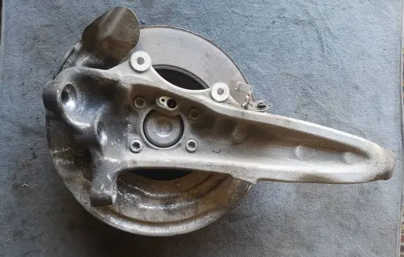 BMW 5 G30 G31 Front wheel hub spindle knuckle