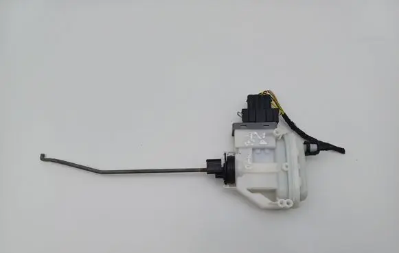 Volkswagen PASSAT B4 Central locking motor 3A0862153B