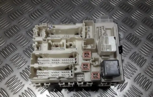 Toyota Auris 150 Fuse box set 8273002140a 82730-02140-a