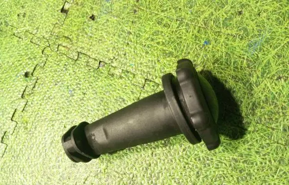 BMW 6 E63 E64 Oil fill pipe 11127834112 7834112