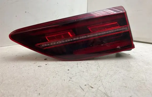 Volkswagen Golf VIII Tailgate rear/tail lights 5H0945308