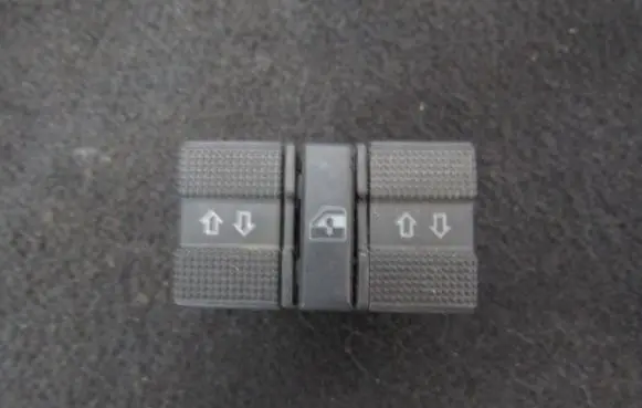 Volkswagen Golf III Electric window control switch 1H0959855A