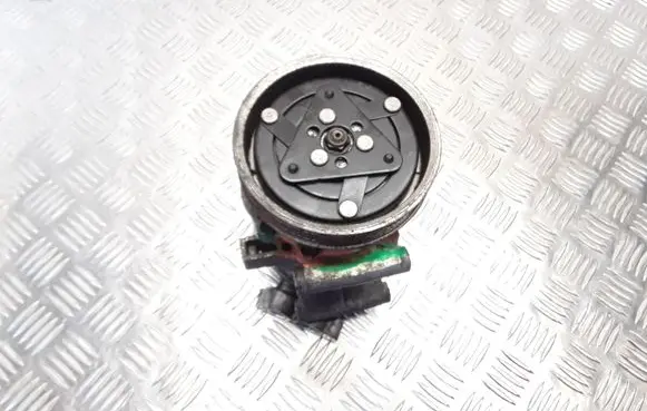 Renault Clio III Air conditioning (A/C) compressor (pump) 8200953359A