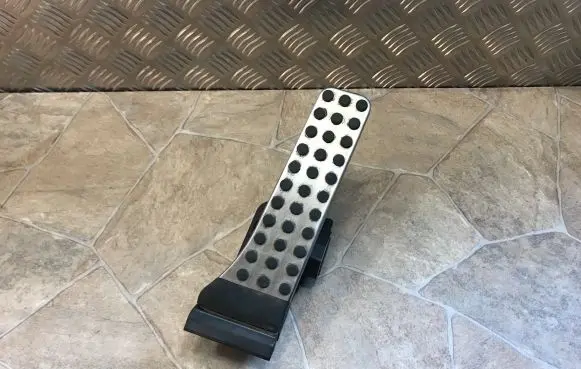 Mercedes-Benz C W204 Accelerator throttle pedal A2045000204