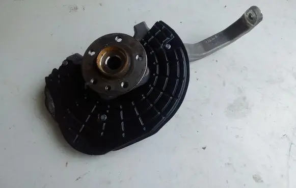 Maserati Ghibli Front wheel hub spindle knuckle 670039063