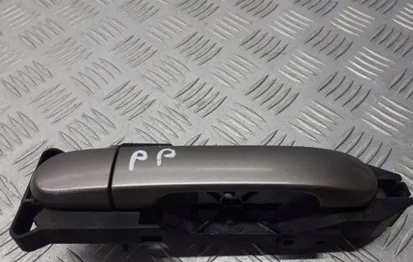 Nissan Note (E11) Front door exterior handle/bracket 242275