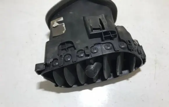 Nissan Juke I F15 Dash center air vent grill 687511ke0a pg05